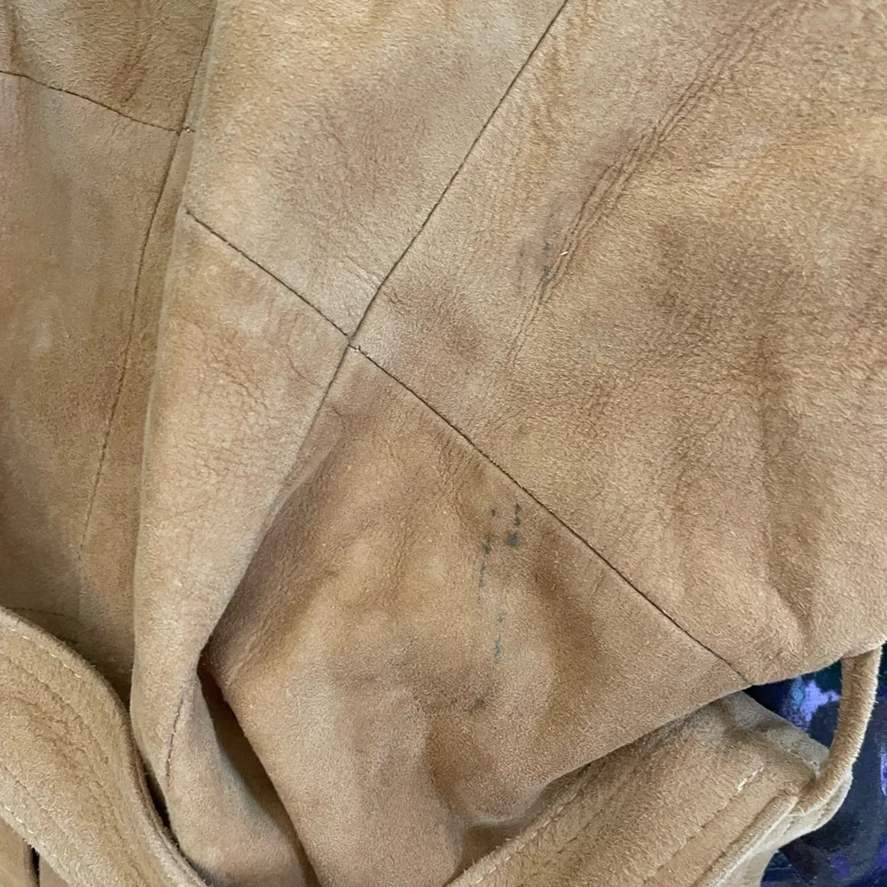 Gorgeous vintage leather lined belted jacket - Picture 10 of 13